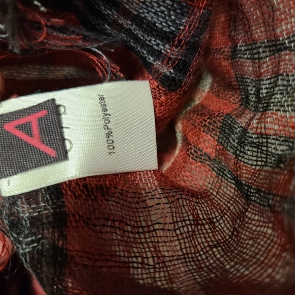 80" x 36" plaid scarf. 100% polyester - Picture 5 of 5